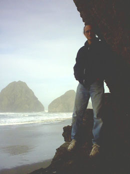 2005 - Part 4 - Back in the Lower 48 - 10 Paul hides under a rock Oregon Coast
